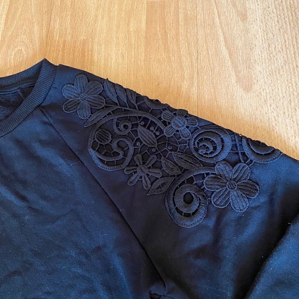 Gloria Vanderbilt Black Lace Sweatshirt SZ S NWT - Picture 3 of 10